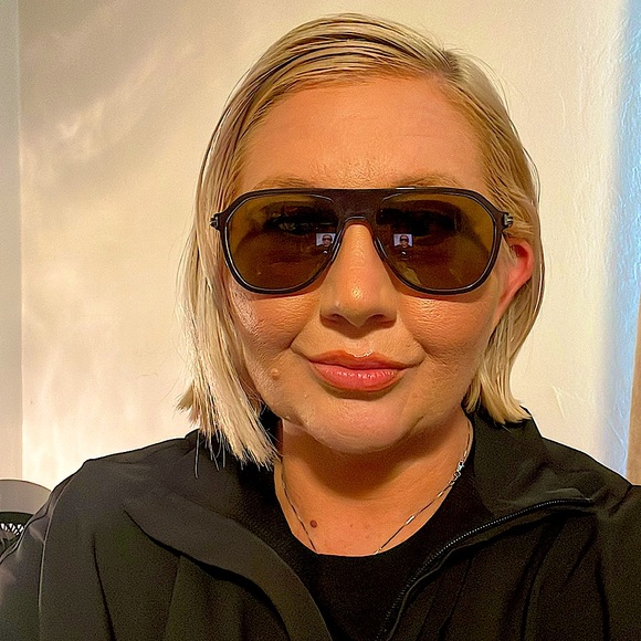 Meet your Posher, Shelby - Picture 3 of 8